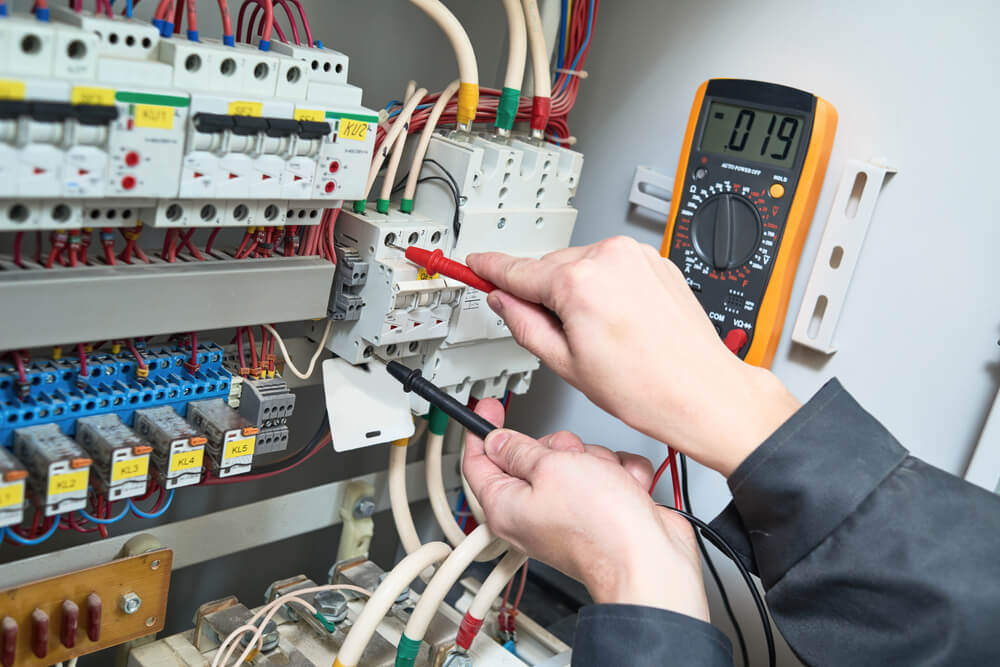 7 Things Every Homeowner should know Before Hiring a Electrician